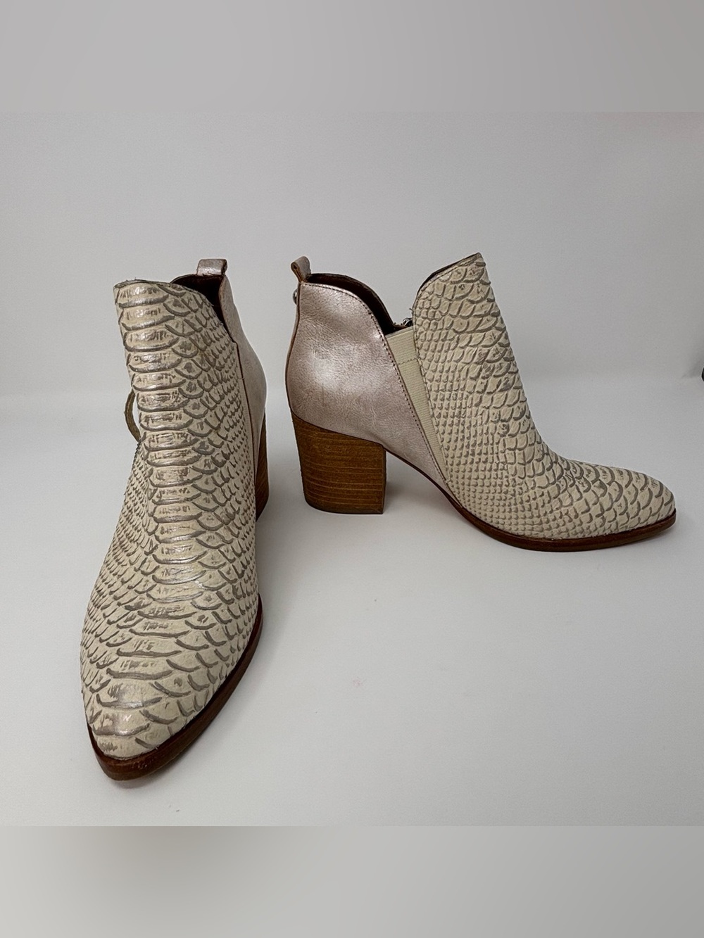 Donald Pliner Edyn Metallic Snake Embossed Leather Ankle Boots Booties 7.5M